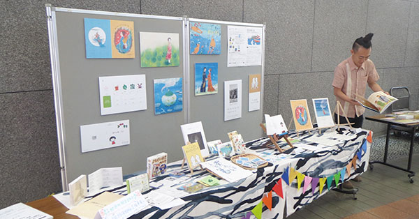 会場外の展示のようす