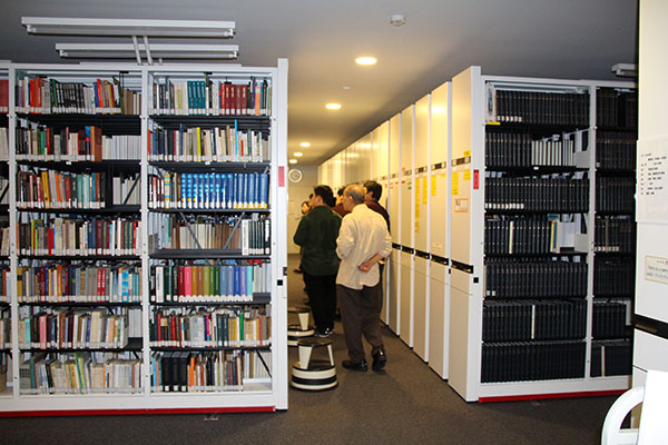研究図書室閉架書庫