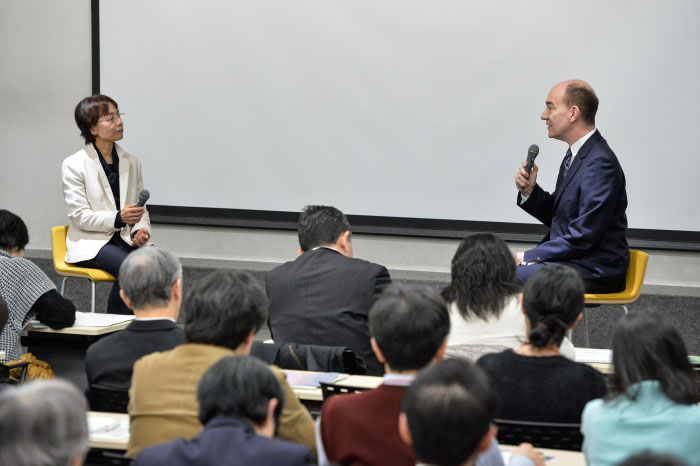 「大手町アカデミア」の講義のようす