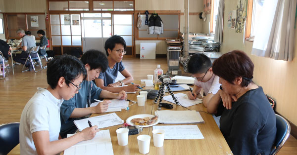 方言調査の様子