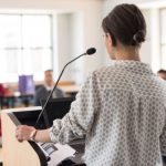 「あの」や「えっと」が多い人は話し下手なんでしょうか