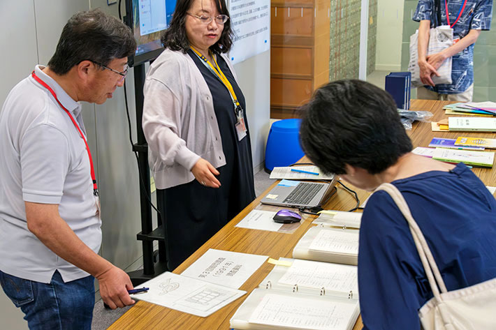 図書室・資料室ツアー