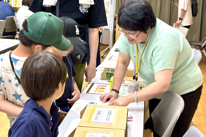 辞書引きしりとりクイズ、答え合わせの風景